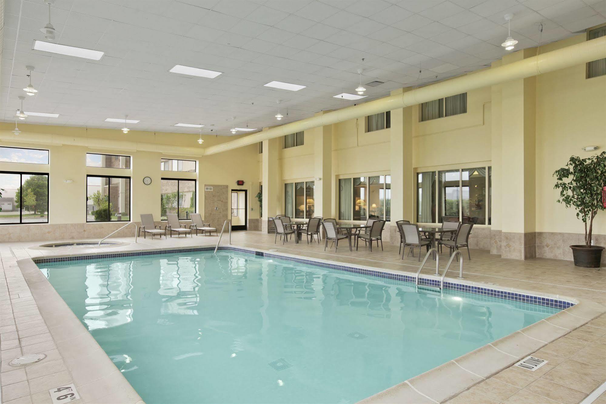 Best Western Warren Hotel Екстериор снимка